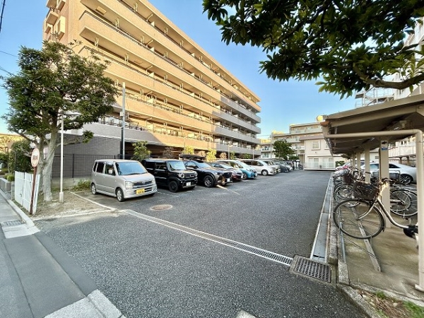 平置きの駐車場。