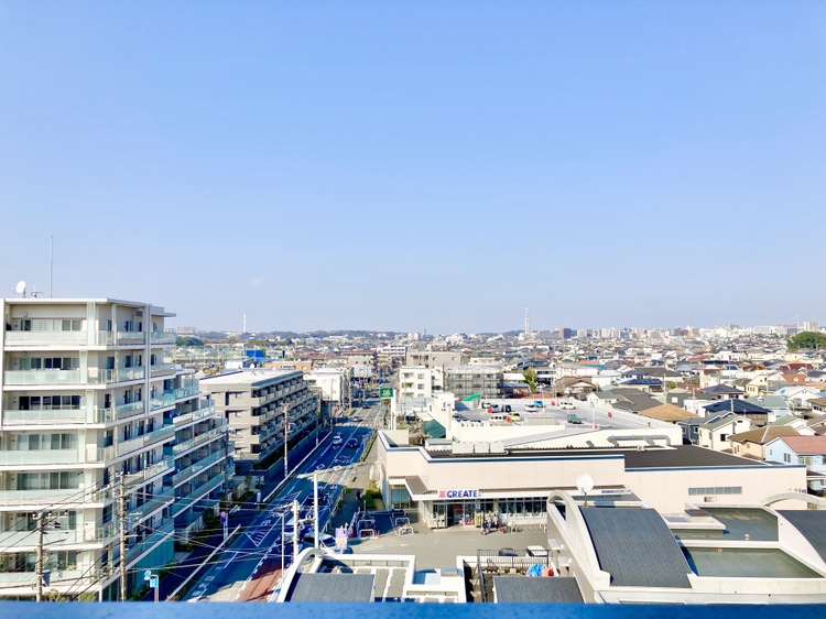 【住戸からの眺望】目の前の視界を遮る大きな建物が隣接していないため、ゆったりとした眺望を楽しむことができます。※眺望は将来に渡って保証するものではありません。