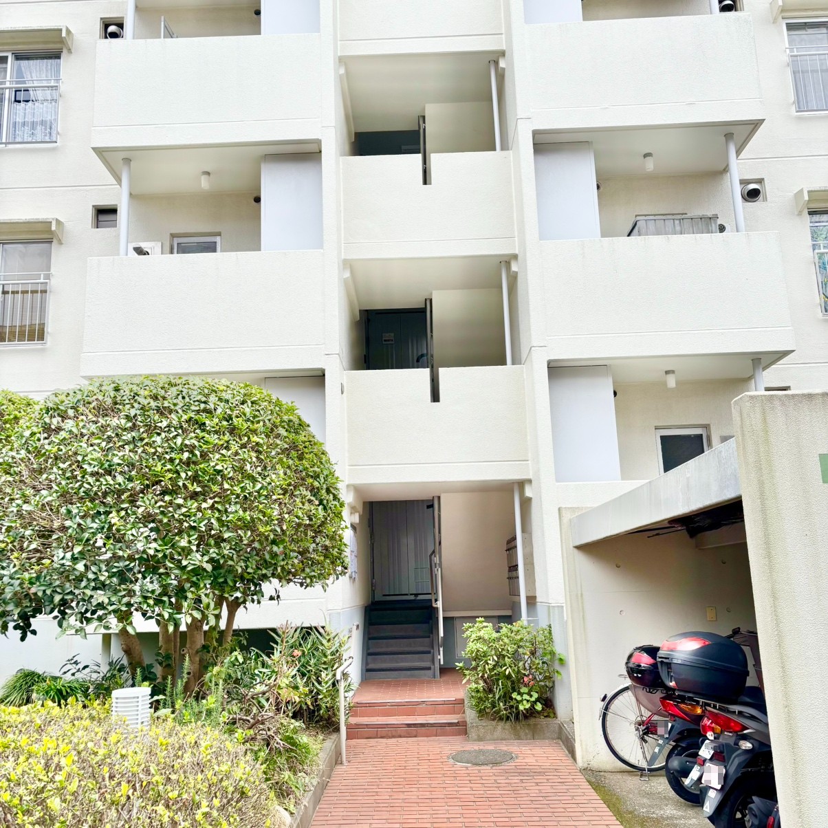 【共用部】駐輪場・バイク置場は区画の取決め無し、無償で利用可能です。共用部は、株式会社合人社計画研究所による日勤管理が行われています。