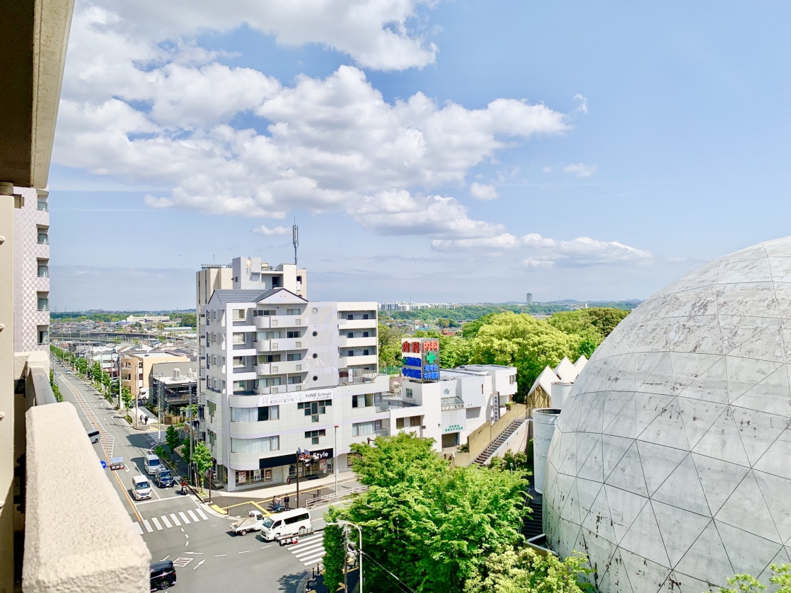 【バルコニーからの眺望写真】バルコニーからの眺望です。現況空家につき、実際の陽当りなどを現地でお確かめいただけます。