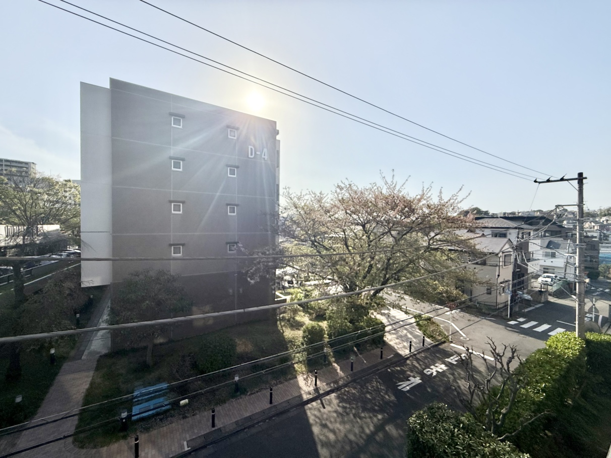 【住戸からの眺望】自然を感じられる、穏やかな景色が広がります。※眺望は将来に渡って保証するものではありません。