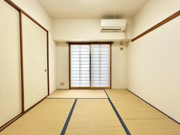 収納量のある押入を備えた和室