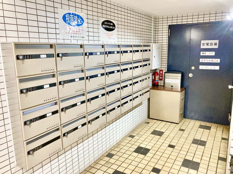 【集合ポスト】ダイヤル式のポストが設置されています。鍵が不要なので、帰宅時の確認、取り出しもスムーズに出来そうです。