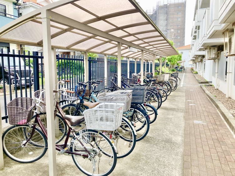 【駐輪場】
敷地内に設けられています。空き状況・利用料など、詳しくはお問い合わせください。