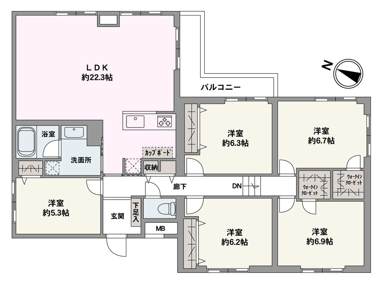 多彩なライフスタイルに対応できる「5LDK」の間取り。約22.3帖の広々LDKに加え、2つのWICや豊富な収納が備わっており、戸建て感覚のゆとりある暮らしを叶えます。
