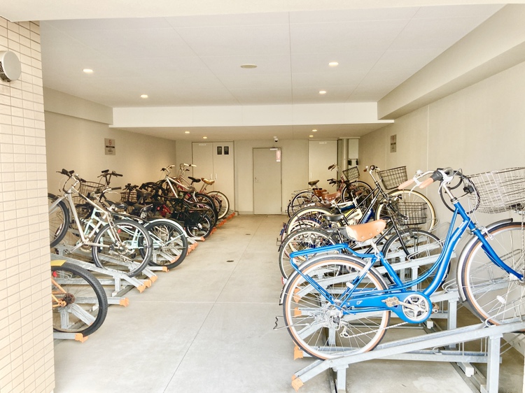 【駐輪場】駐輪場には屋根があるので、雨や直射日光による自転車への負担が軽減されます。最新の空き状況はお問い合わせください。