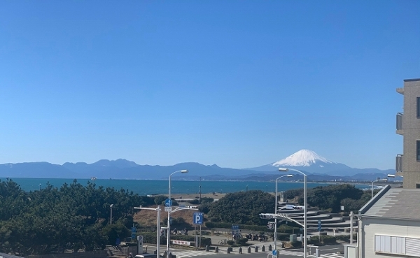 富士山、江ノ島、海を臨むお部屋です！(天候による)