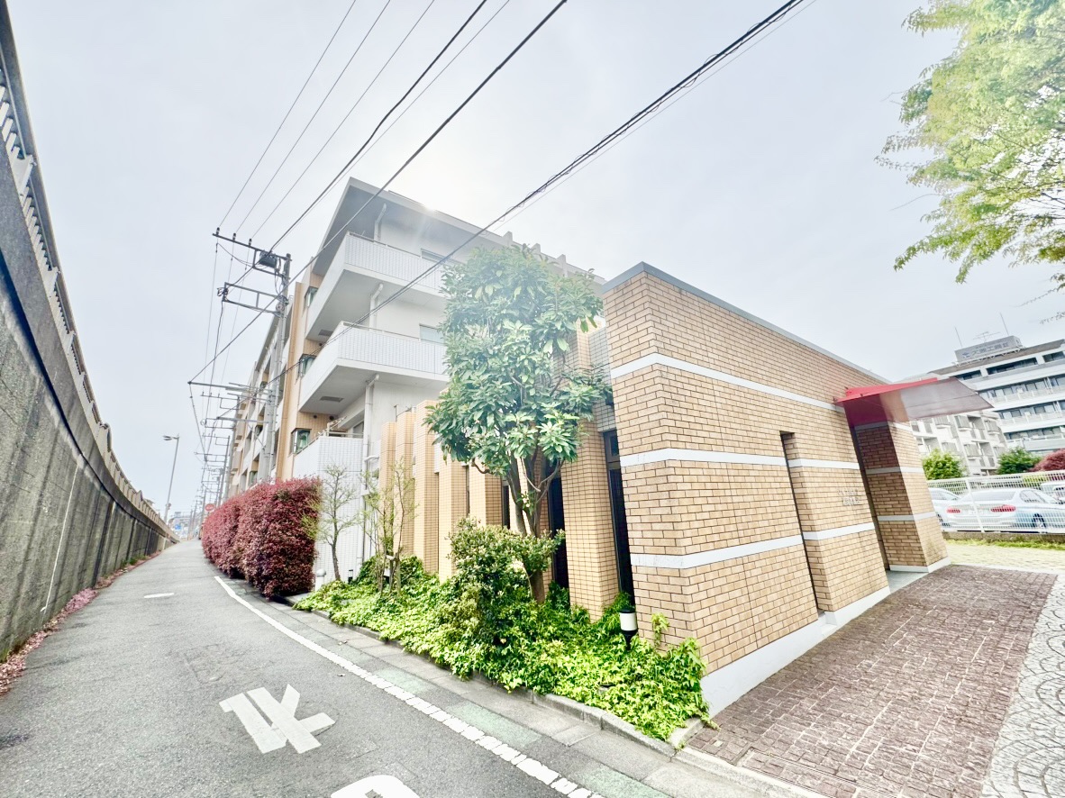 【現地外観写真】周辺環境もあわせてご案内させていただきます。実際の住環境をぜひ現地でお確かめください。