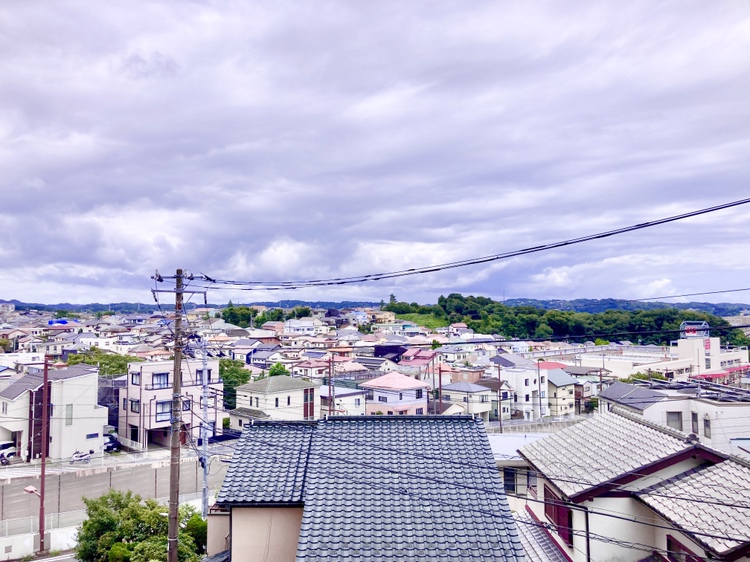 【住戸からの眺望】前面に日差しを遮る高い建物はありません。暖かな陽光が室内までたっぷり降り注ぎます。※眺望は将来に渡って保証するものではありません。
