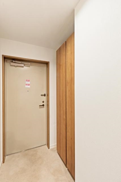 収納豊富で使いやすいトール型のシューズボックス。