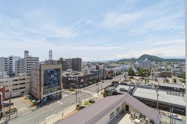 天気の良い日には遠くの山々まで見通せる、気持ちのいい眺望です。