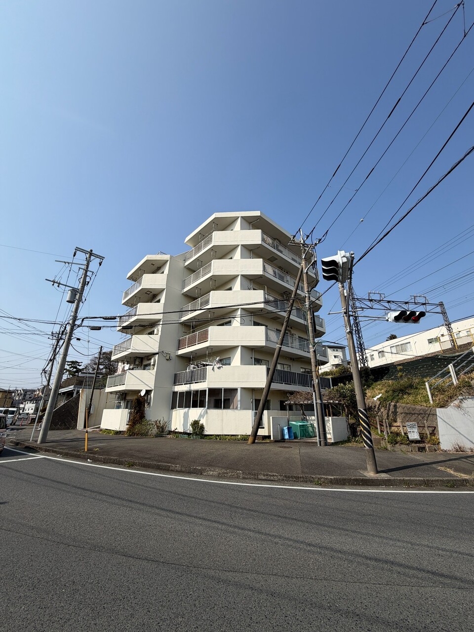 【レクハイム藤沢六会】小田急江ノ島線「六会日大前」駅まで徒歩6分。2026年8月内装リフォーム完了予定です。気持ちよく新生活をスタートできそうです。