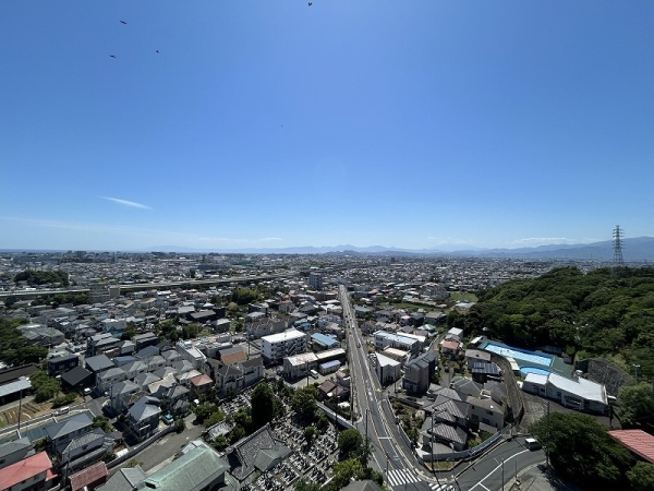 遮るものの少ない開放的な景色が日常にゆとりを与えます。