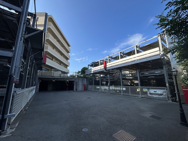 駐車場専有使用権付き。区画サイズ等の詳細はお問い合わせください。