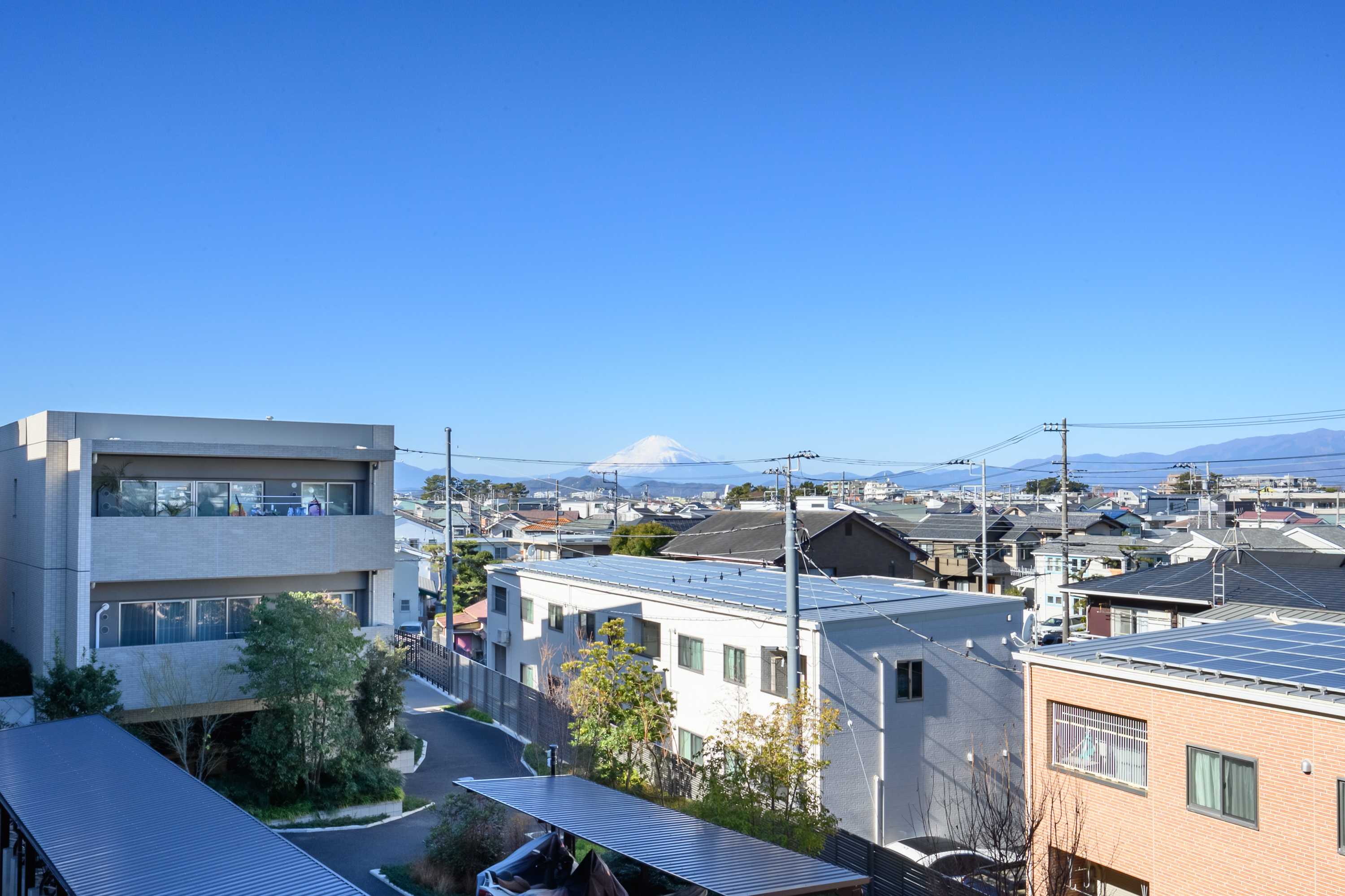 開放廊下からは富士山が望めます。（天候による）