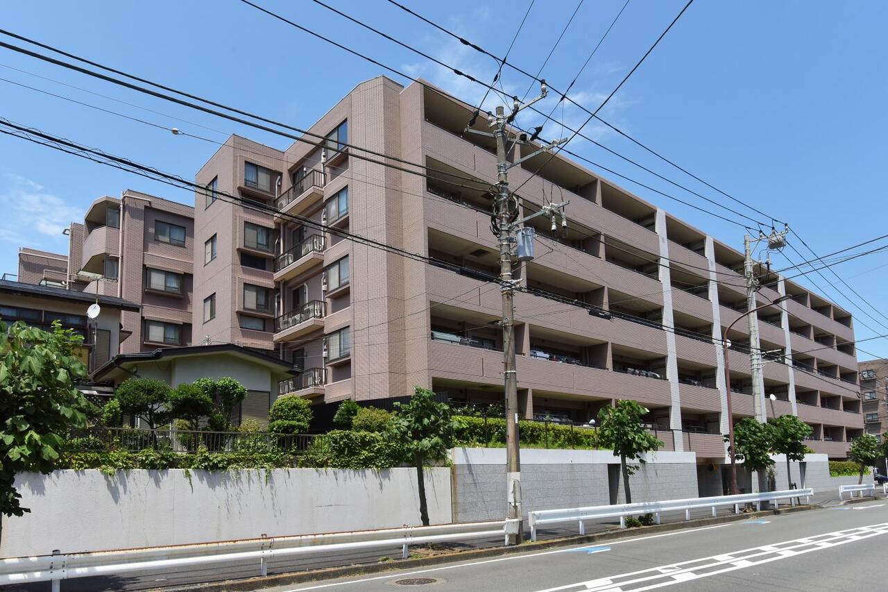 【現地外観写真】JR東海道本線「平塚」駅まで徒歩12分。東京方面へ、乗り換え無しでアクセスできます。海が近く自然豊かなエリアながらも、生活利便施設が身近に揃うロケーションも魅力です。