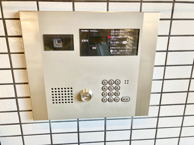 【オートロック】オートロックシステムが採用されています。不審者の立ち入りを防ぐことができ、防犯面に配慮されたマンションです。