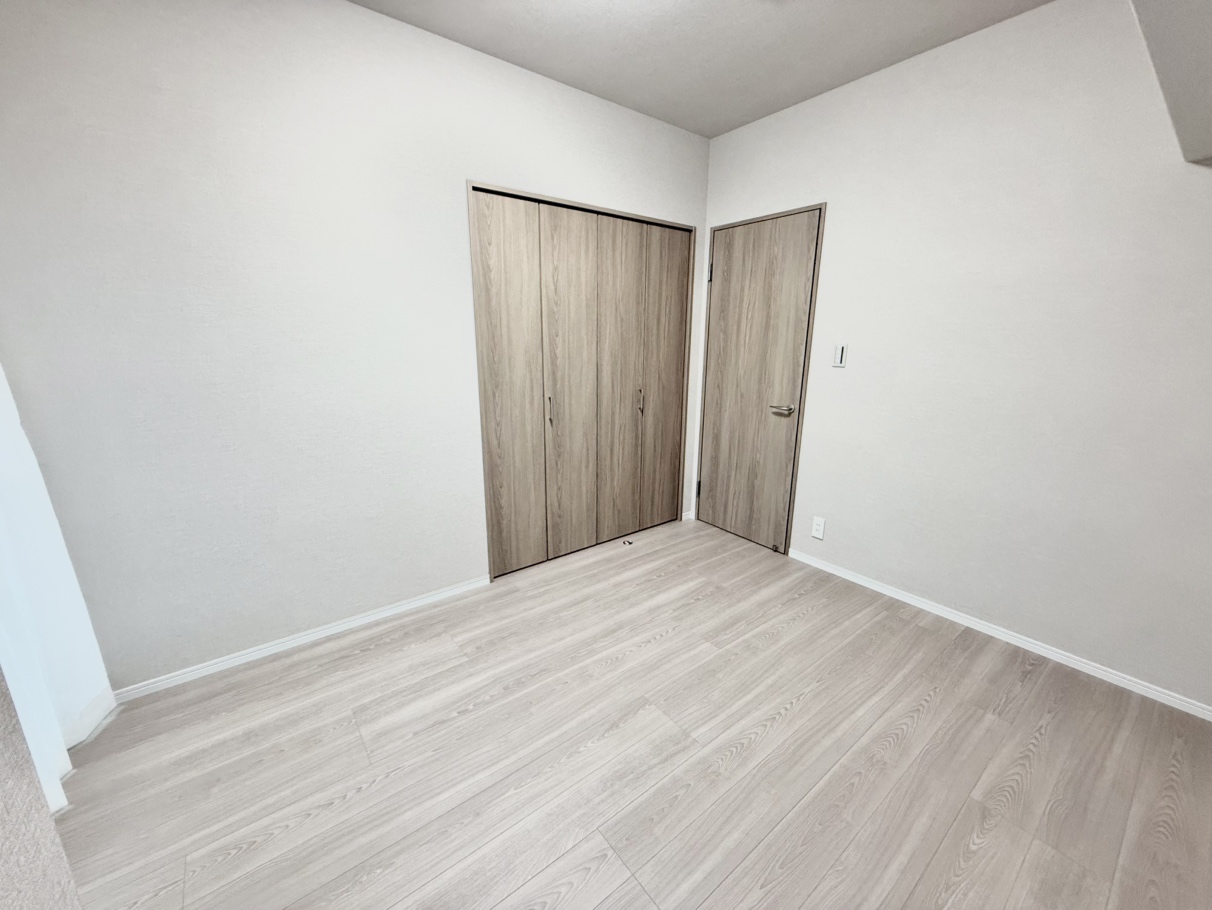 洋室です。リノベーション済みで室内きれいになっております。新生活を気持ちよくスタートできますね