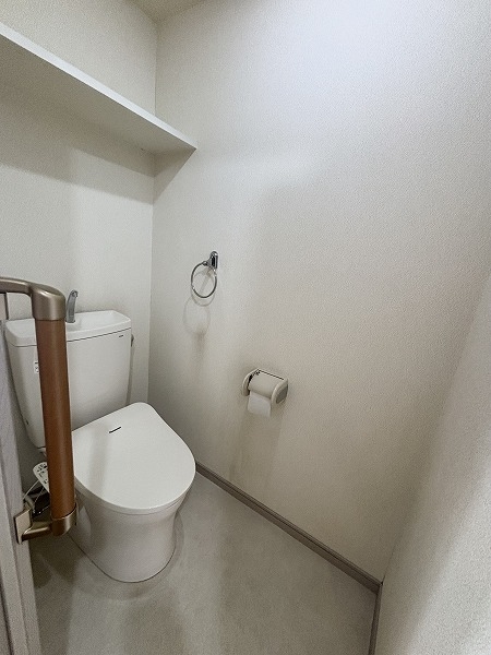 温水洗浄便座付のトイレ　