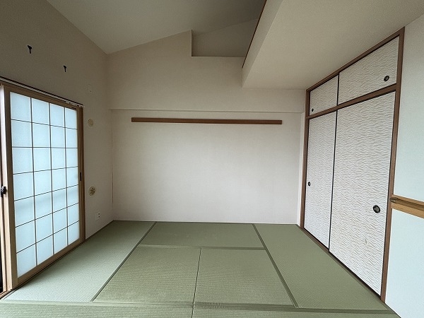 リビング横の6.帖の和室　LDKと併せて広々とした空間になります　