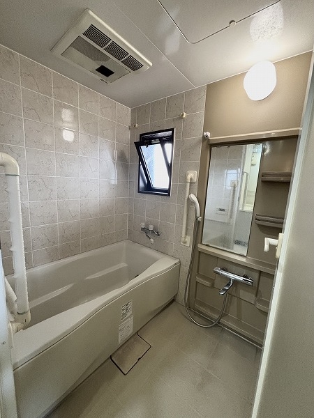 浴室には窓が付いていますのでカビも生えにくい造りです