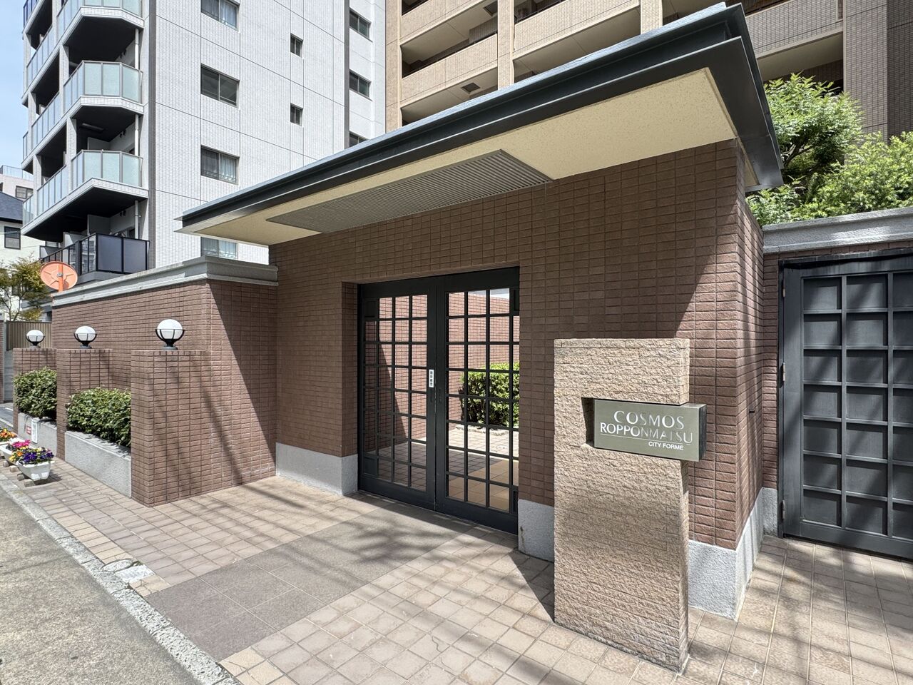 オートロック付きで、防犯性に配慮した安心のエントランス。