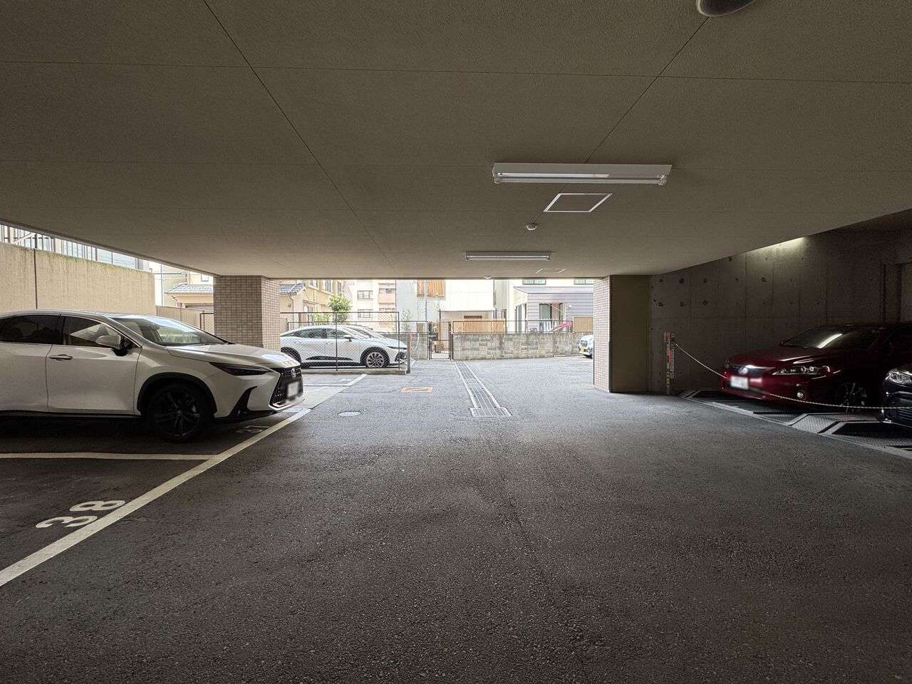 敷地内の駐車場です。※最新の空き状況や使用料金など、詳細につきましてはお問い合わせくださいませ。