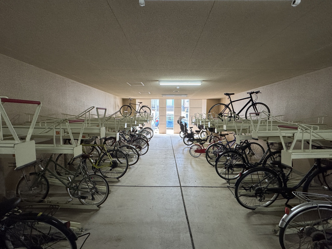 無償でご利用可能な、建物内の駐輪場です。