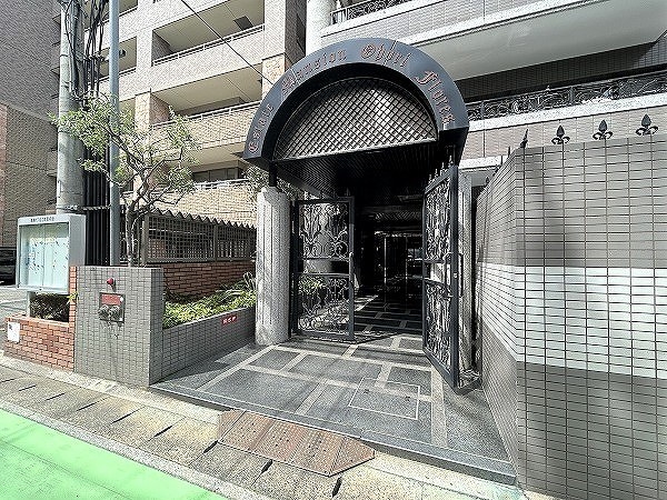 綺麗に整備されたエントランスです。