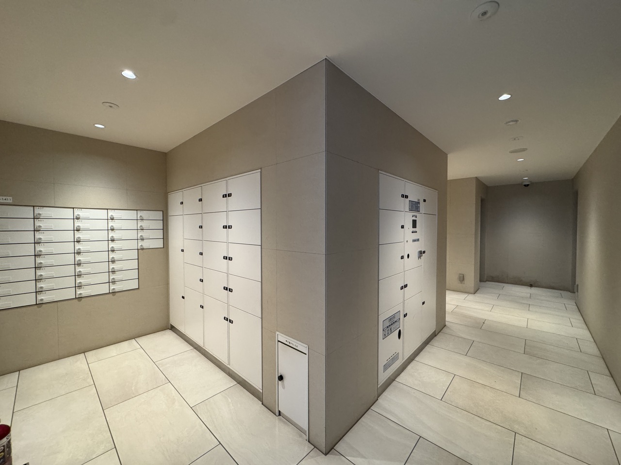 不在時でも荷物を受け取れる宅配BOXは、忙しい日常にゆとりをもたらす便利な設備。プライバシーと防犯性にも優れ、安心して荷物の受け取りができます。