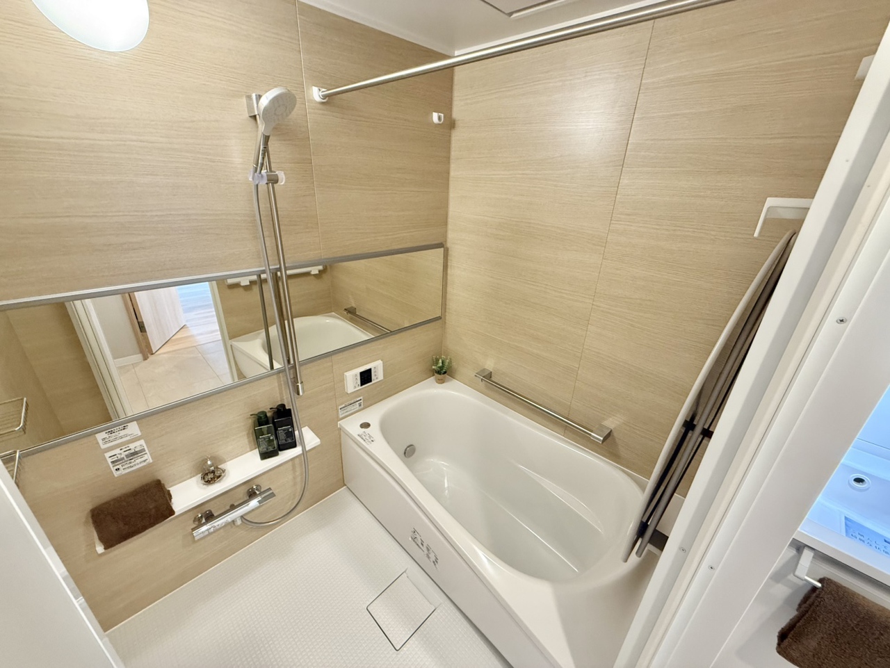 ユニットバス新規交換済。一日の疲れをゆっくりと癒していただける浴室です。