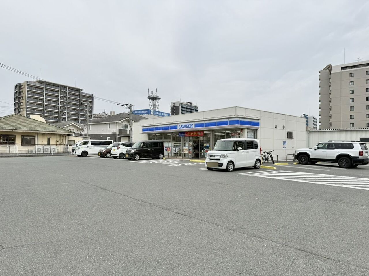 ローソン福津花見が丘一丁目店まで徒歩約1分（約30ｍ）