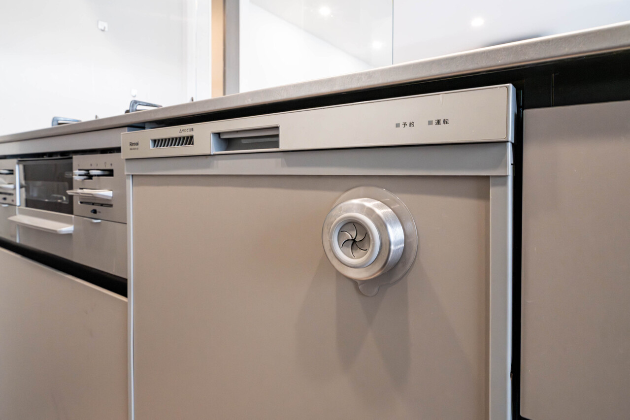 忙しい毎日の家事に嬉しい食器洗乾燥機付です。