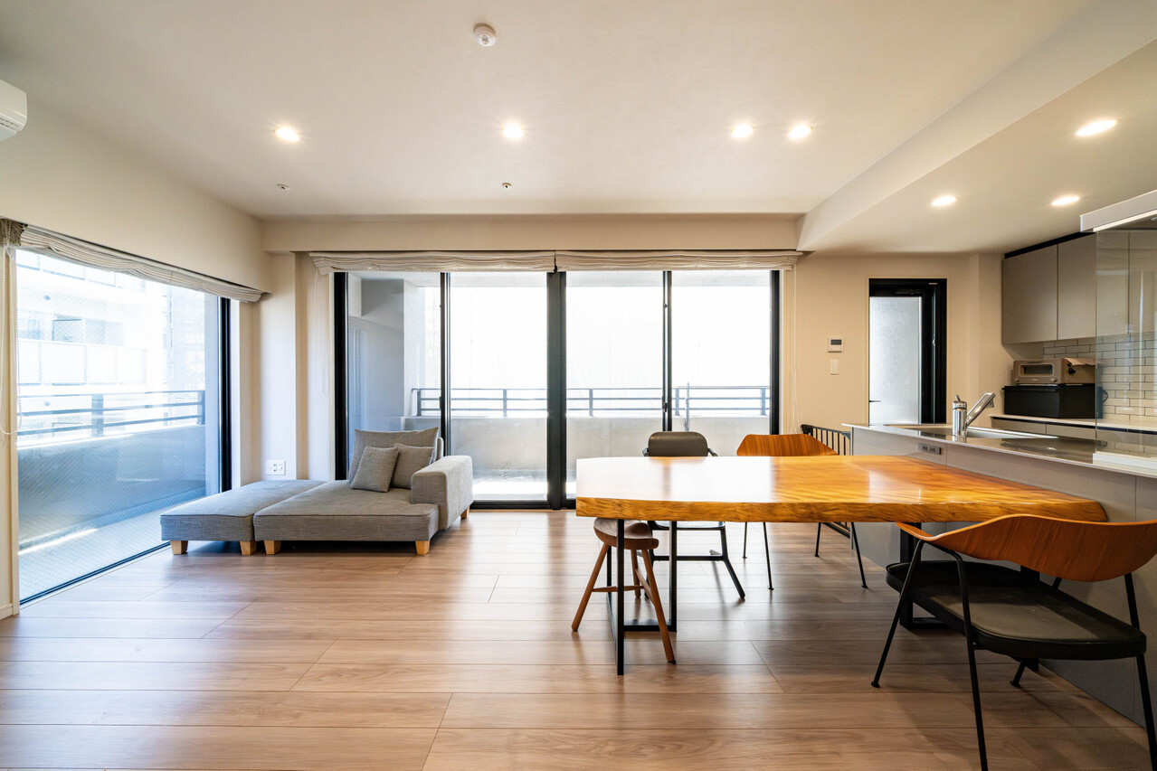 二面バルコニーにつき、柔らかな日差しが差し込むリビングはご家族のだんらんにぴったりです。