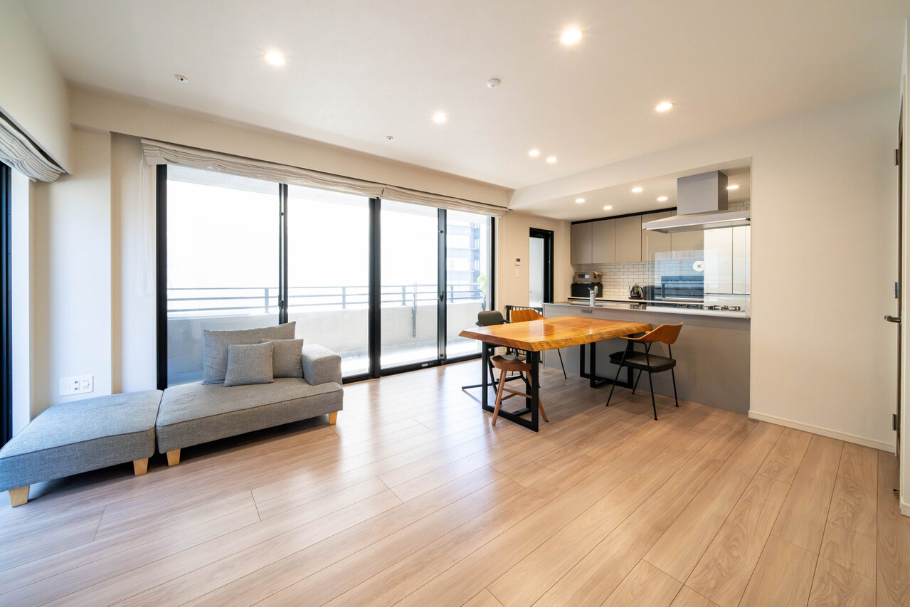 新築時のオプションにつきリビングには床暖房も増設しています。