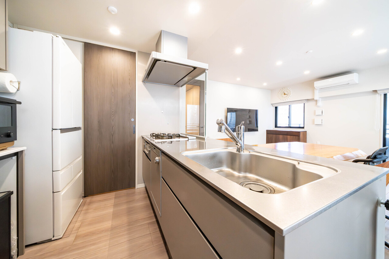 対面式のキッチンではのお顔を見て、会話しながら作業が出来ます。