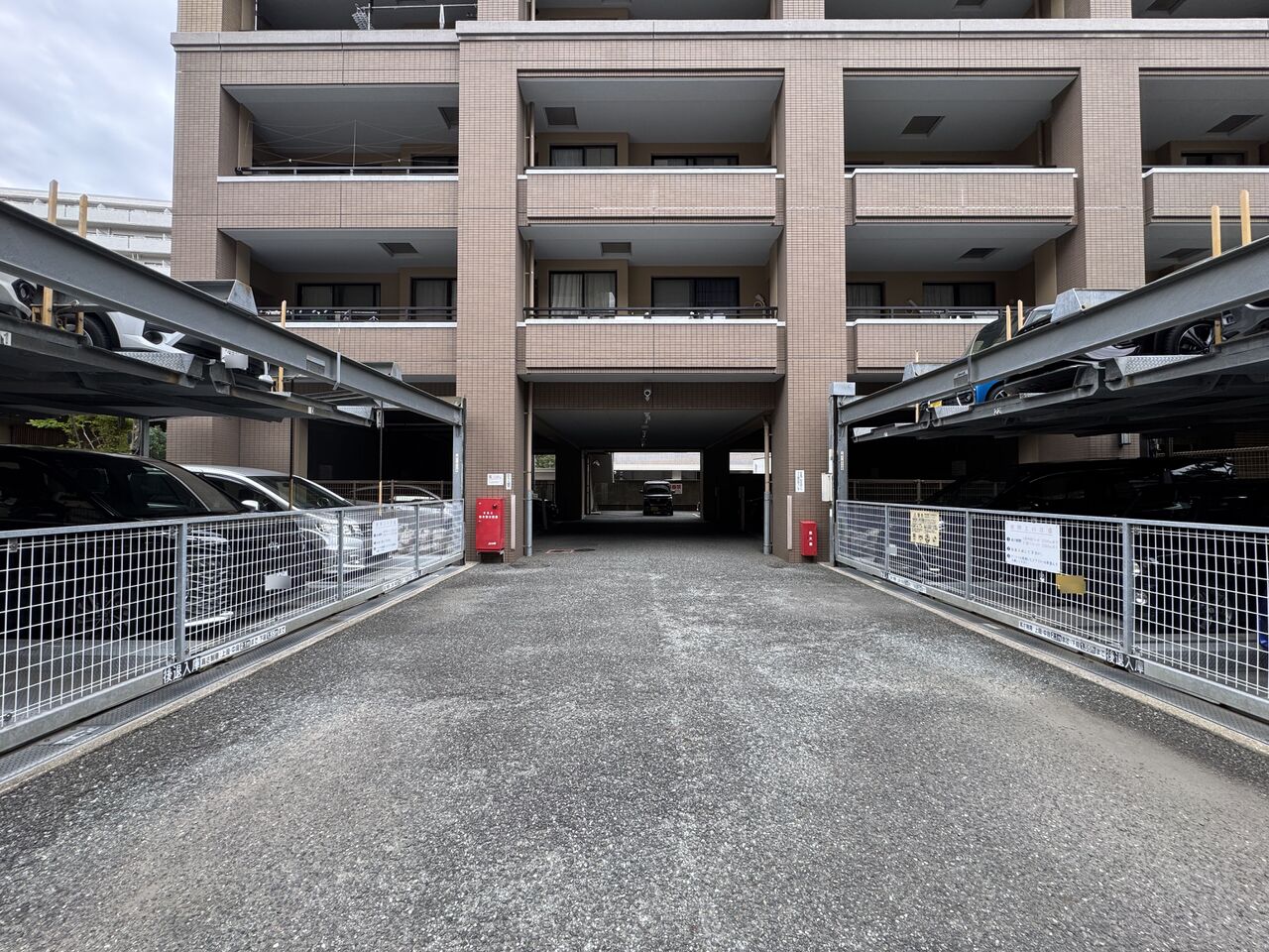 敷地内の立体駐車場。セキュリティ面や防犯性◎