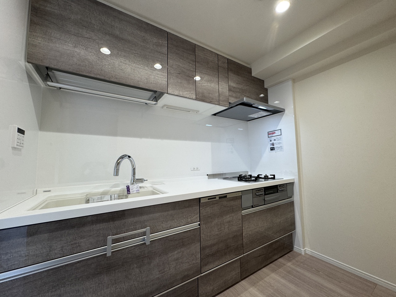 食洗機付きのシステムキッチンで、家事の時短も可能です。