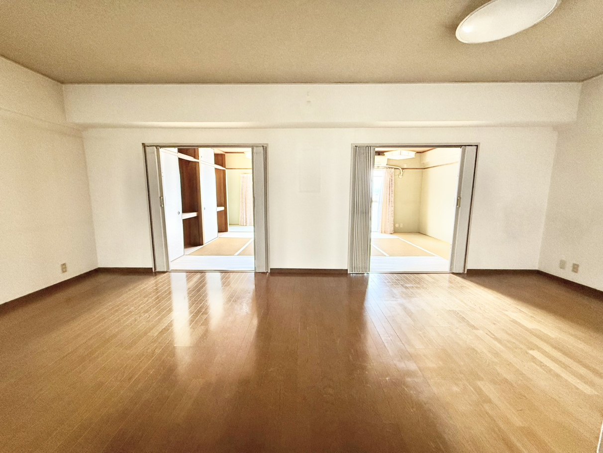 和室2部屋と繋がるLDKです。