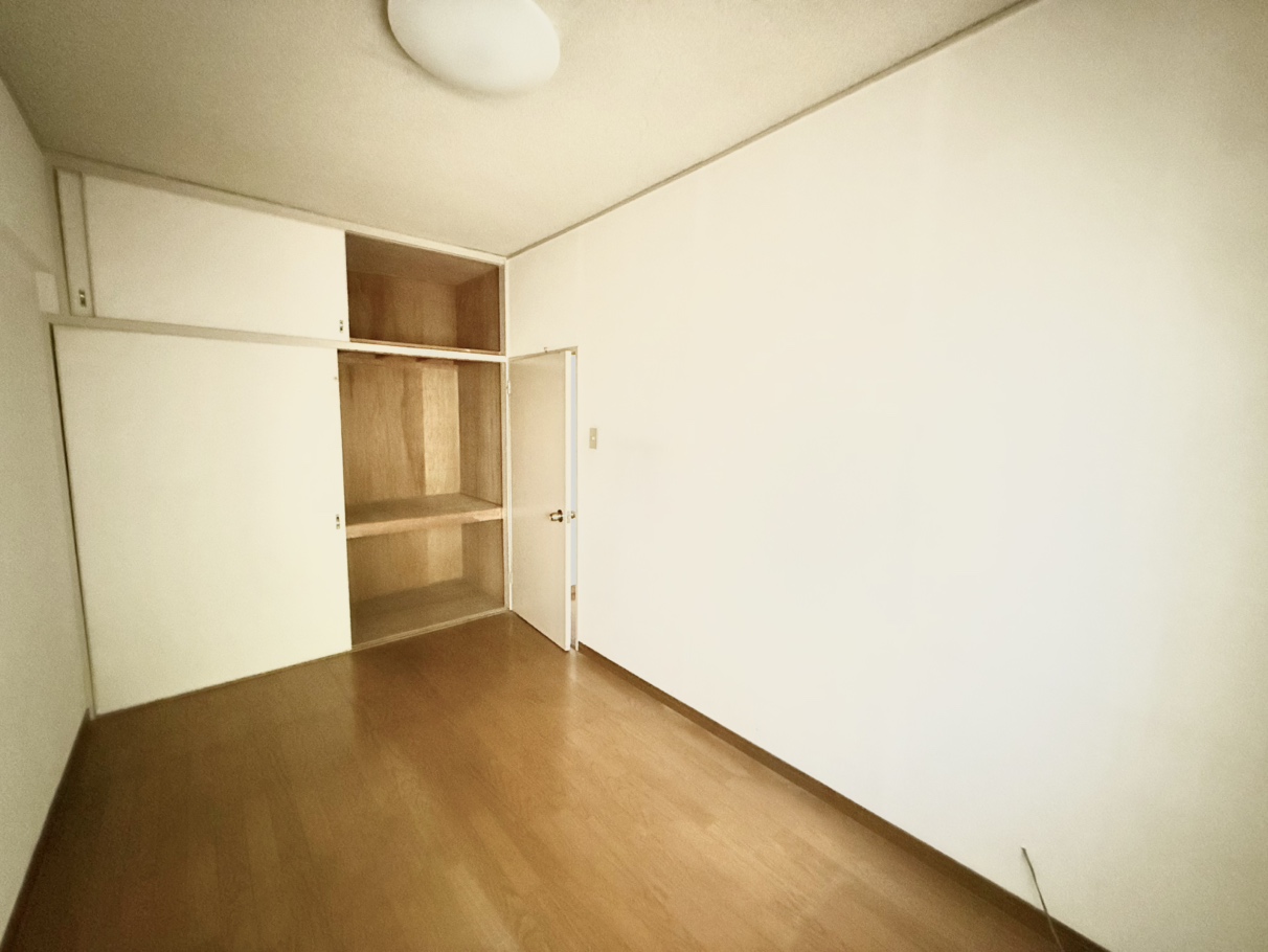 洋室には押入収納を完備。お部屋のスペースを有効的に使えます。