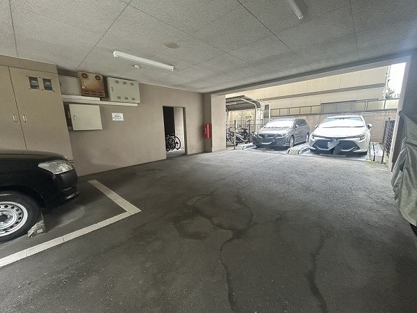 敷地内駐車場。(空き状況は担当まで)