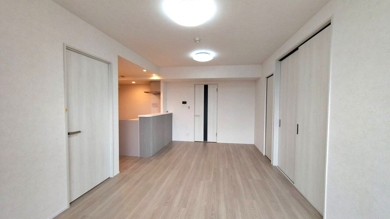 【グランドメゾン鳥飼】2026年4月、キッチン・浴室・トイレなど新規交換、フローリング・壁・天井クロス新規貼替など内装リフォーム済み。気持ちよく新生活がスタートできます。