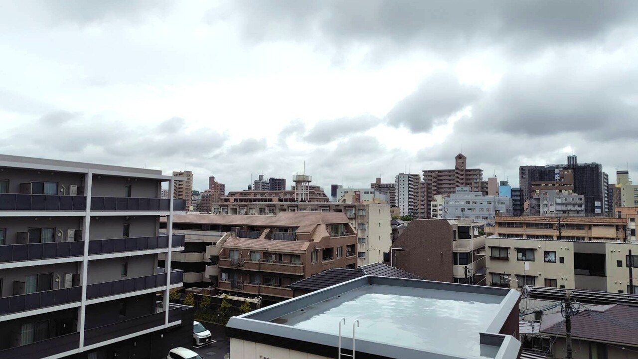 【住戸からの眺望写真】地上8階建の5階部分に位置します。天気が良い日は青空を望み、リフレッシュできそうです。※眺望は将来に渡って保証するものではありません。
