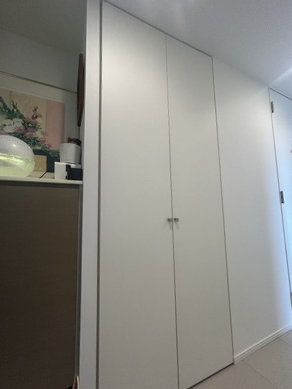 廊下にも収納ございます。
