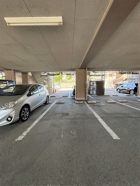 平面駐車場。承継可能です。