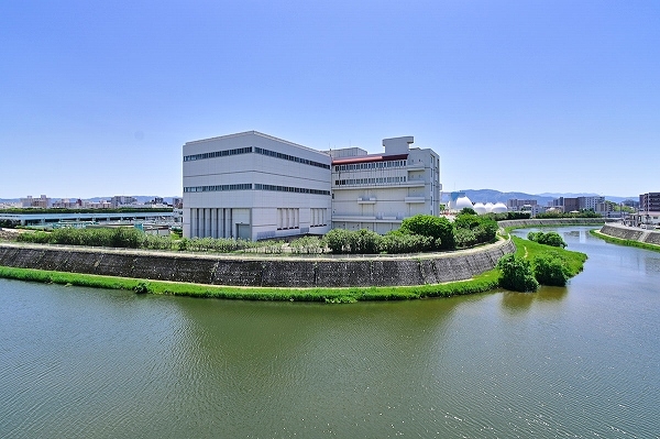 目の前がリバービューの為、とても開放感があります。