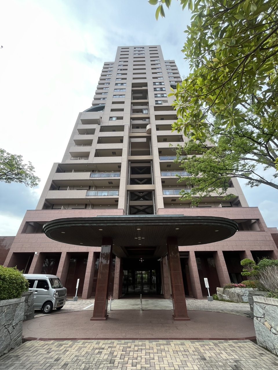 平成5年築マンション「アトモスももち」の8階部分のお部屋です。
