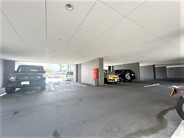 敷地内駐車場（屋根付き）