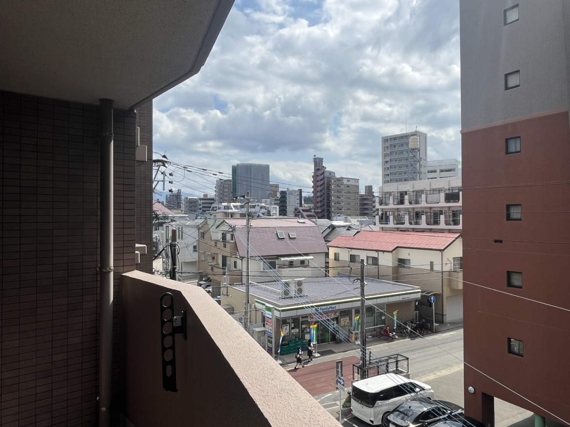 角部屋の為、各居室から日差しが差し込みます。
