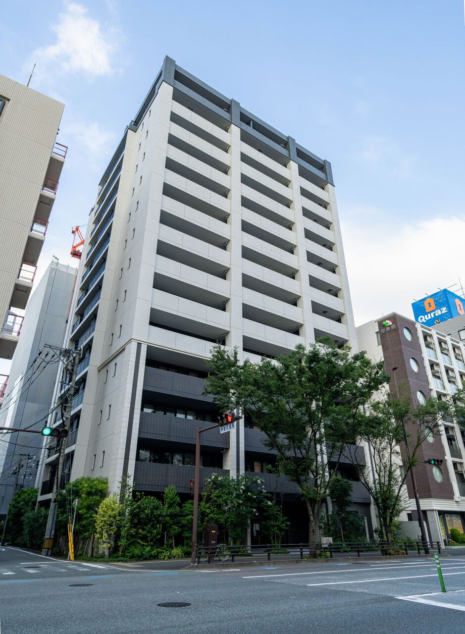 スタイリッシュな外観の鉄筋コンクリート造の戸建です。
